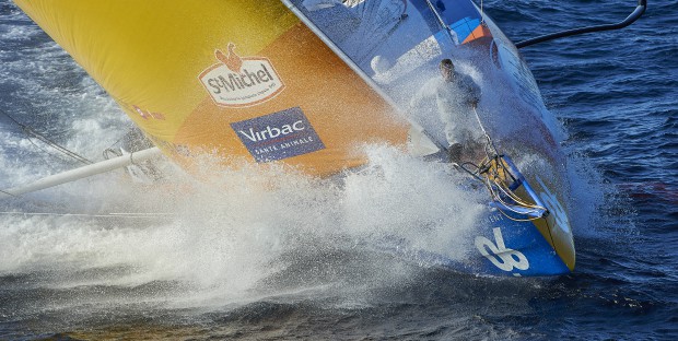 Le bateau de Jean-Pierre Dick StMichel-Virbac dans les 50ème hurlants, pour la course Vendée Globe Challenge 2016