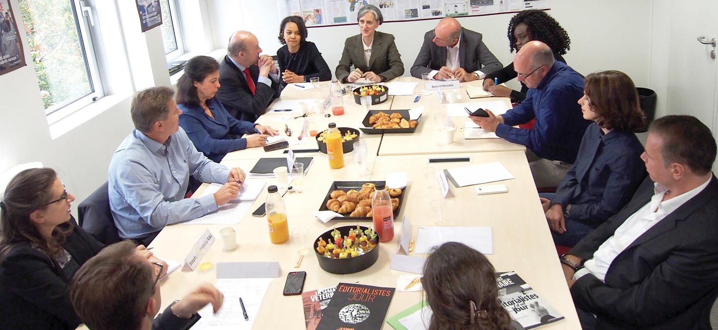 table ronde avec les personnalités