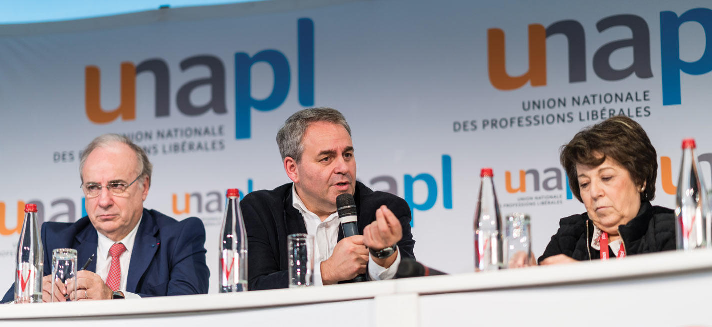  De gauche à droite : Michel Chassang, Président de l’Unapl, Xavier Bertrand, Président du conseil régional des Hauts-de-France et Corinne Lepage, Présidente de Cap21.