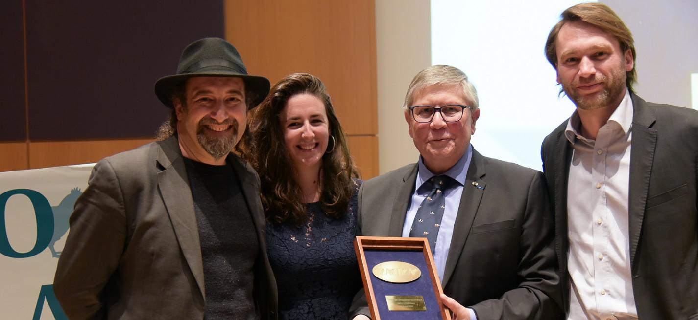 Poulehouse reçoit la médaille d’honneur de l’OABA