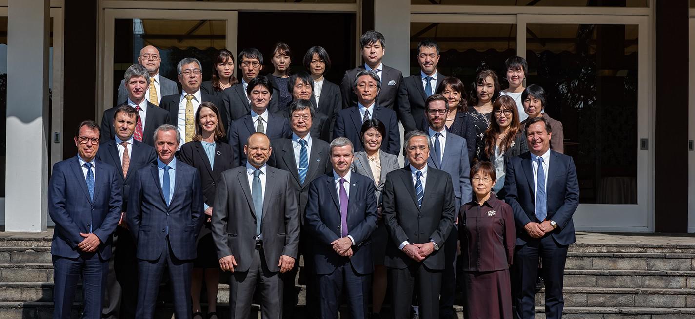 Les équipes Corporate et Japon de Ceva, en présence du Dr Marc Prikazsky, PDG de Ceva et de Monsieur l’Ambassadeur de France au Japon, Laurent Pic.