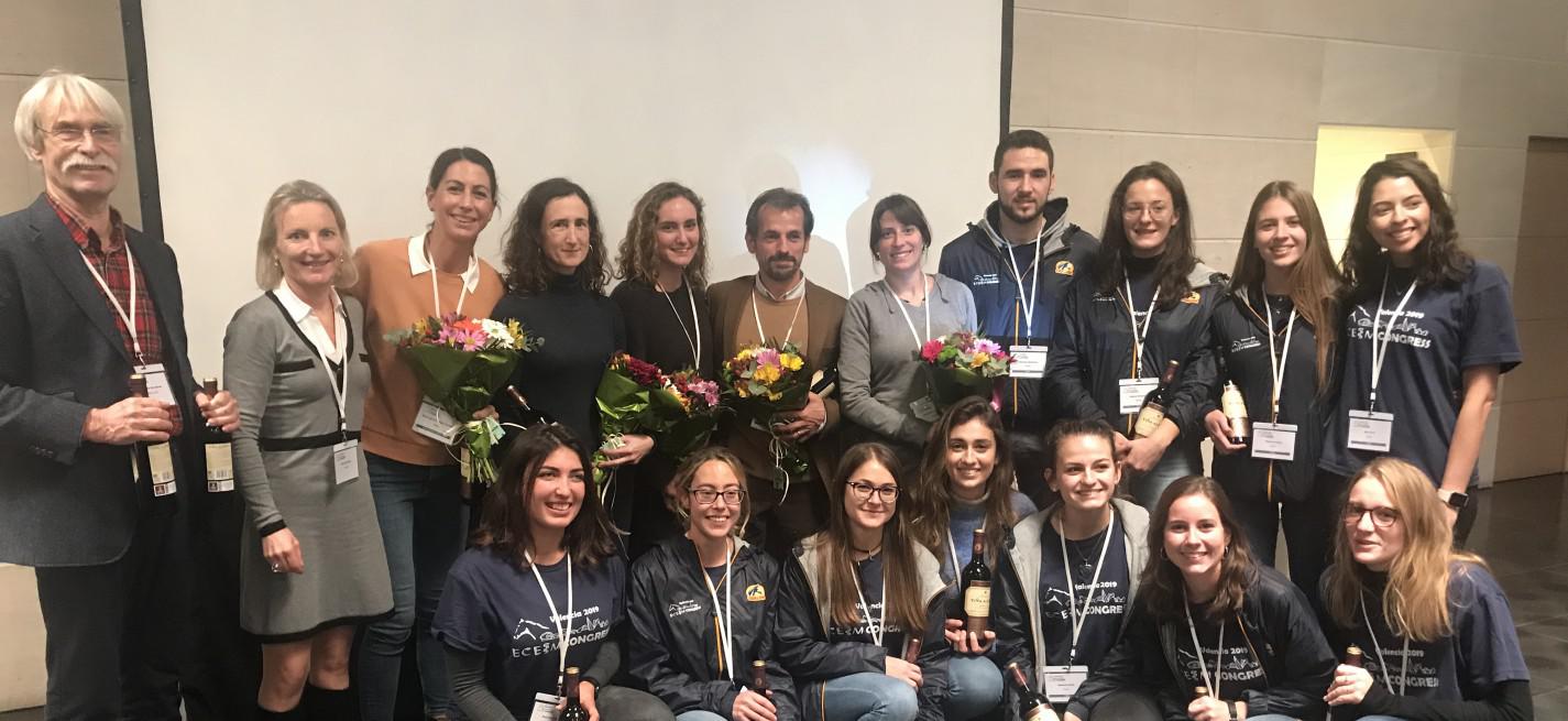 Le comité d’organisation du congrès avec les étudiants à droite ainsi que le past president (René van den Hoven) et la présidente de l’ECEIM (Anne Couroucé) à gauche. 