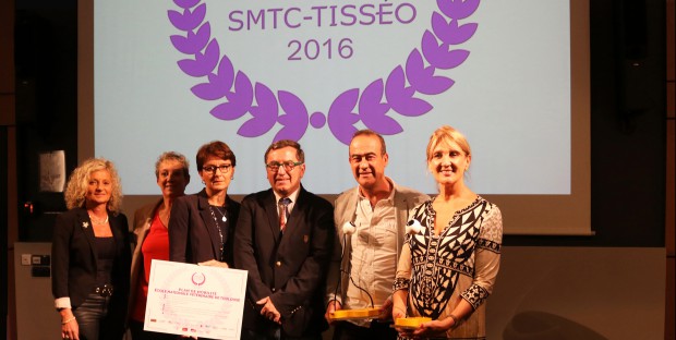 Jean-Michel Lattes, Président de SMTC-Tisséo et premier adjoint au Maire de Toulouse (au centre de la photo), a remis le « prix spécial du jury » à l’ENVT pour son exemplarité en matière d’écomobilité.