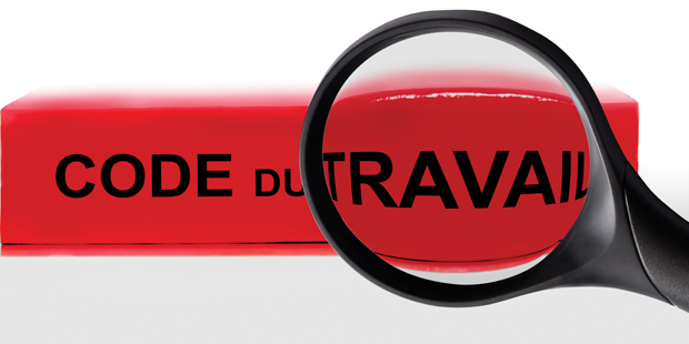  Code du travail avec une loupe