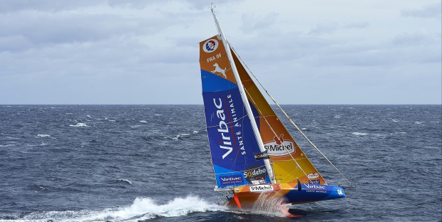 Vendée Globe Challenge , StMichel-Virbac de JP Dick au large de L'Uruguay dans des conditions météo très difficile.